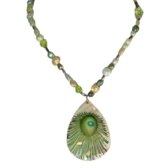 Vintage Shell Collar Necklace with Handpainted Green Peacock Feather Pendant - Picture 2 of 9